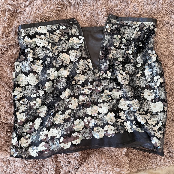 Forever 21 Silver sequin shimmer mini skirt - Picture 3 of 9